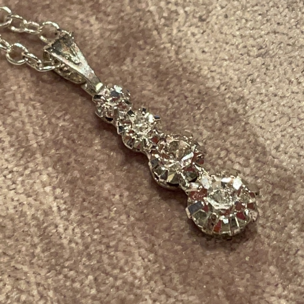 4 Rhinestones Drop Necklace